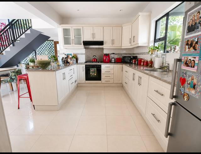 3 BEDROOM HOUSE TO LET IN PALM LAKES ESTATE